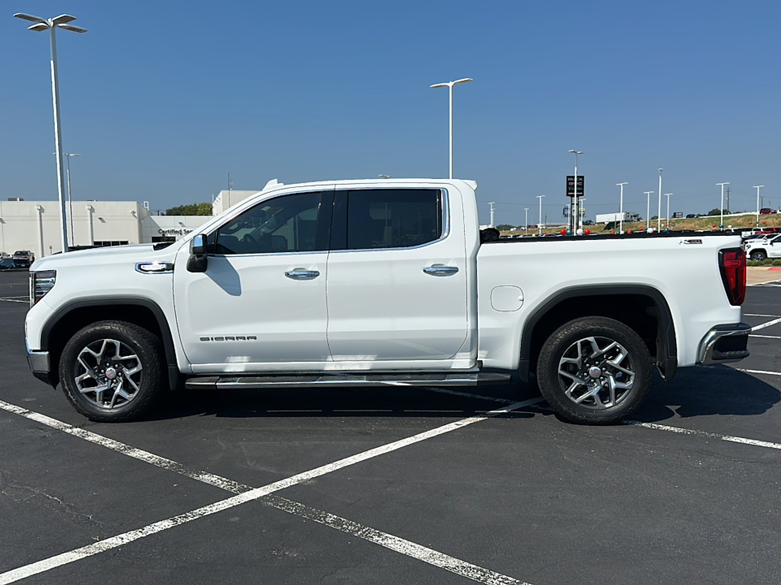 2024 Gmc Sierra 1500 SLT photo 4
