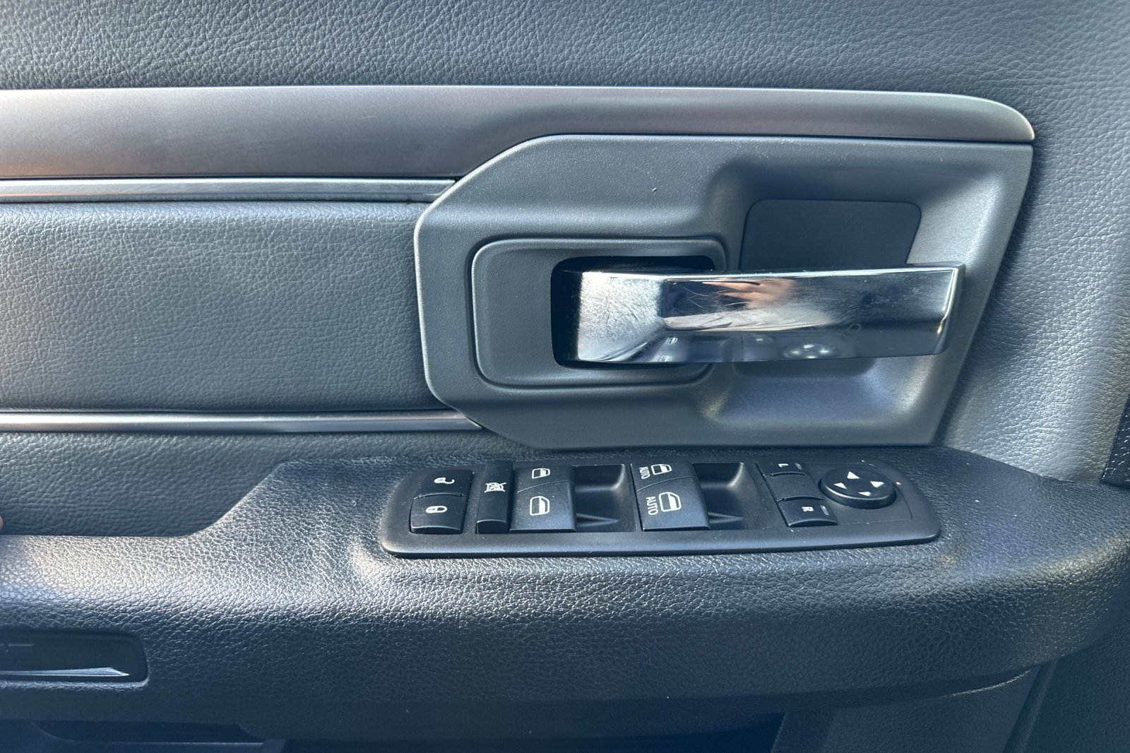 2023 Ram 1500 Classic SLT photo 11