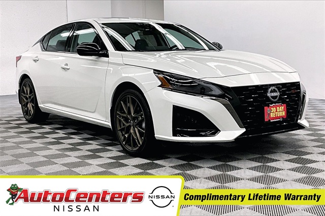 2025 Nissan Altima SR's photo