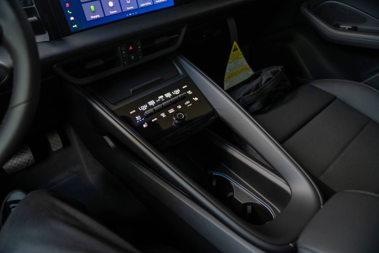 2025 Porsche Macan 4 Electric photo 19
