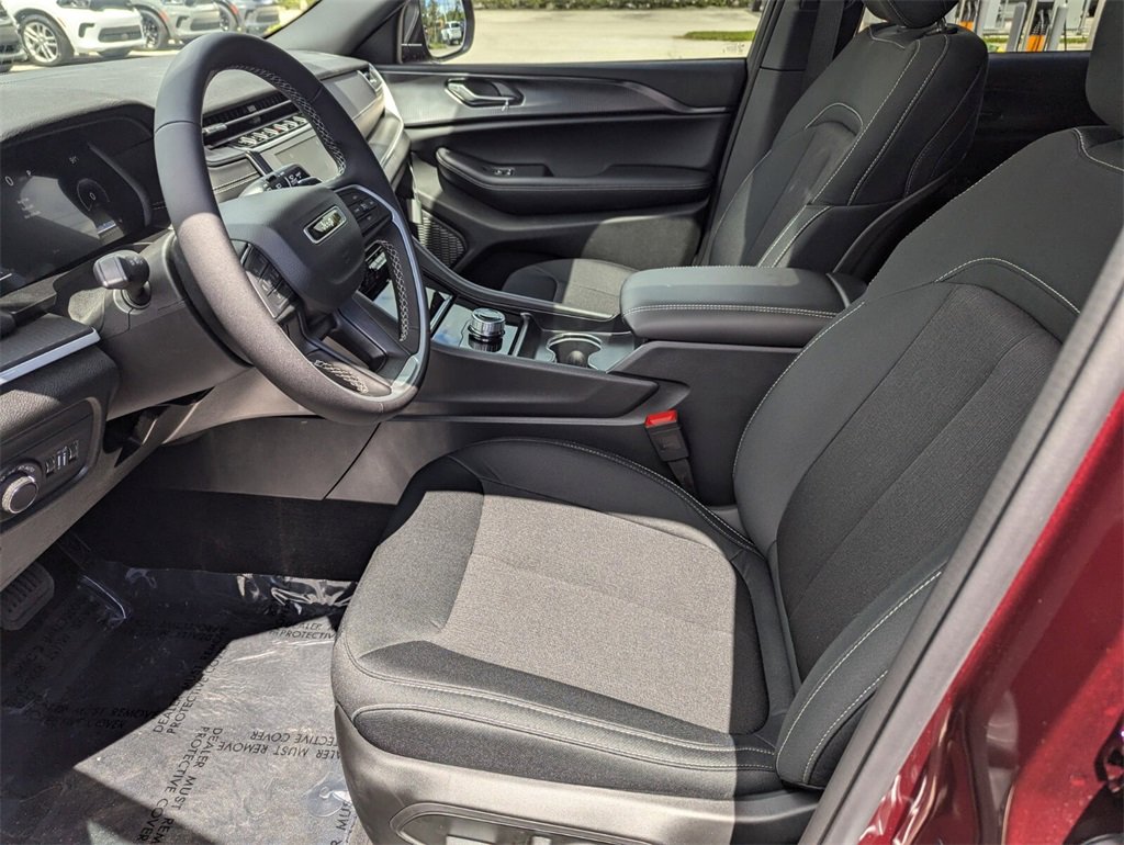 2025 Jeep Grand Cherokee Laredo X photo 13