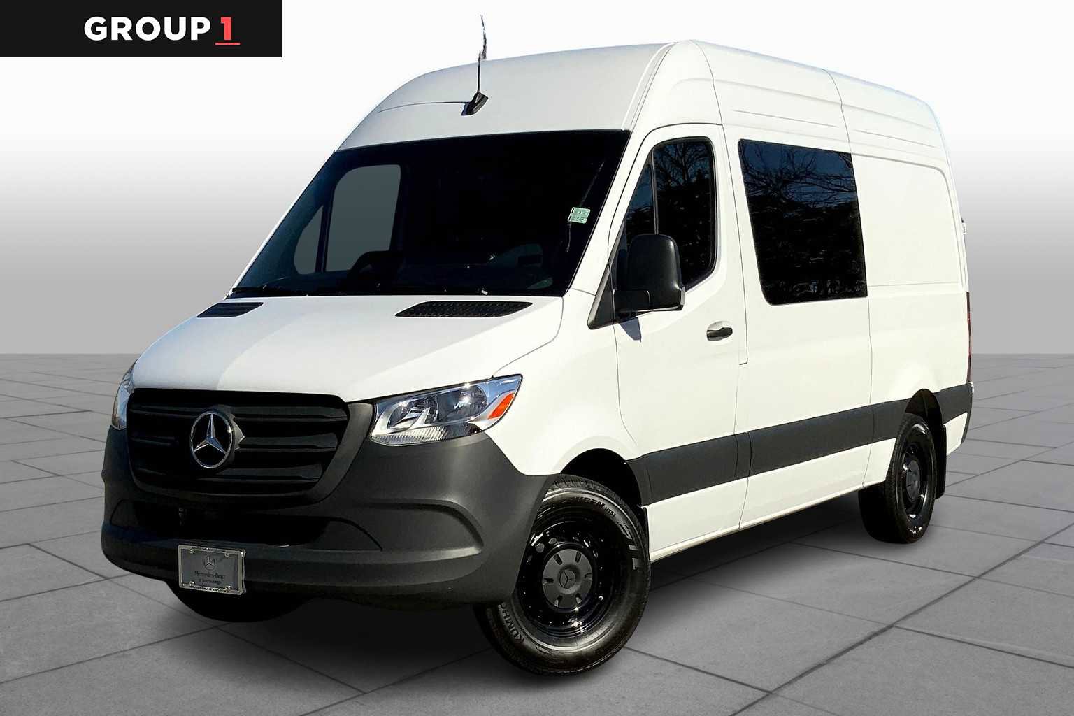 2026 Mercedes-Benz Sprinter Crew Van Base's photo