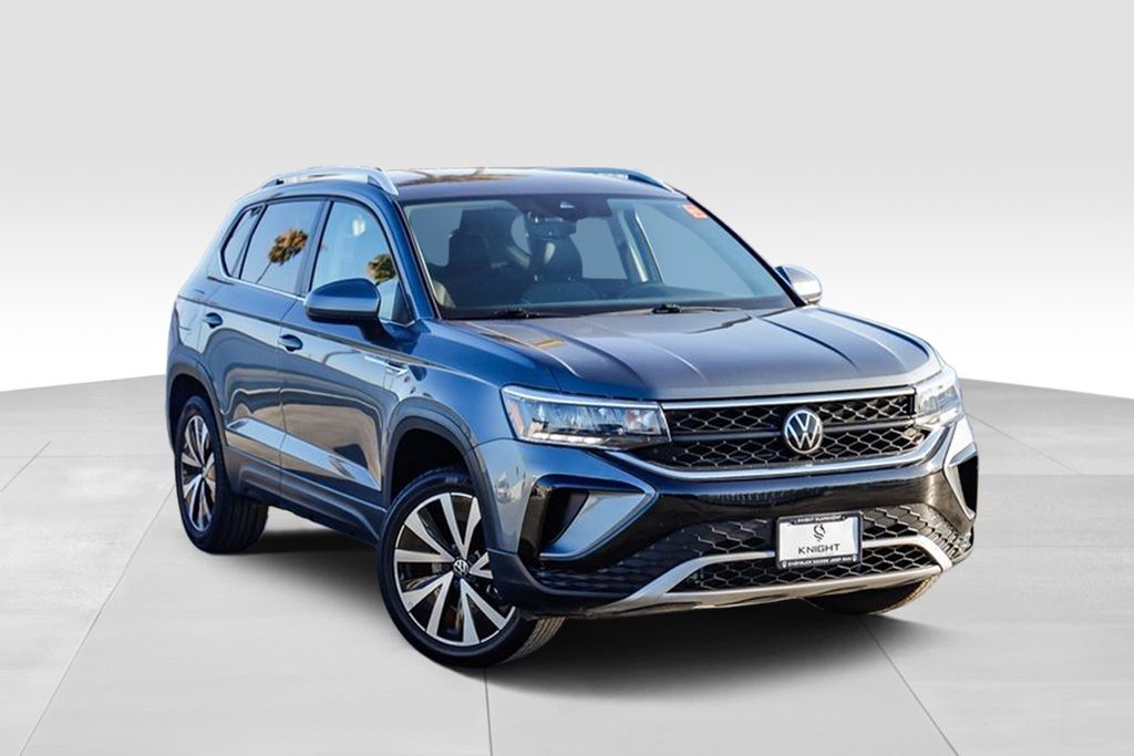 2023 Volkswagen Taos SE photo 2