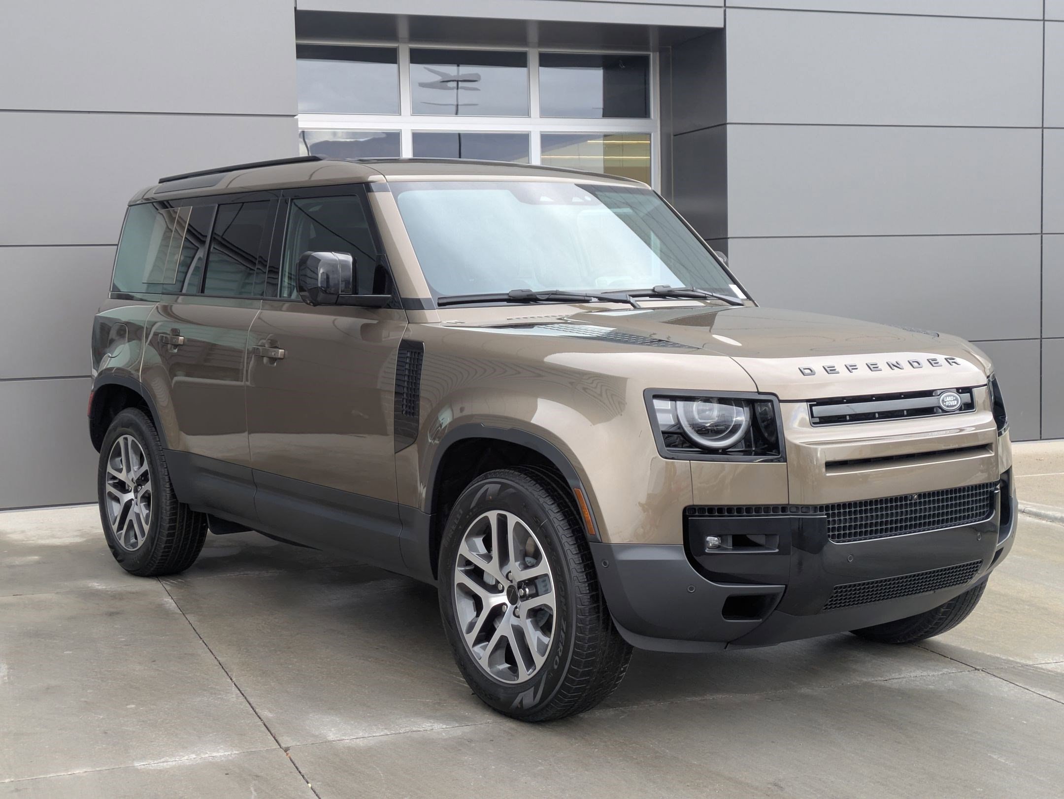 2026 Land Rover Defender 110 S photo 3