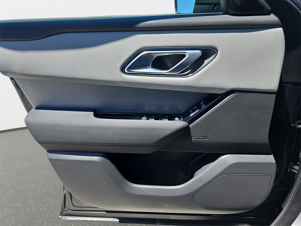 2025 Land Rover Range Rover Velar S photo 22