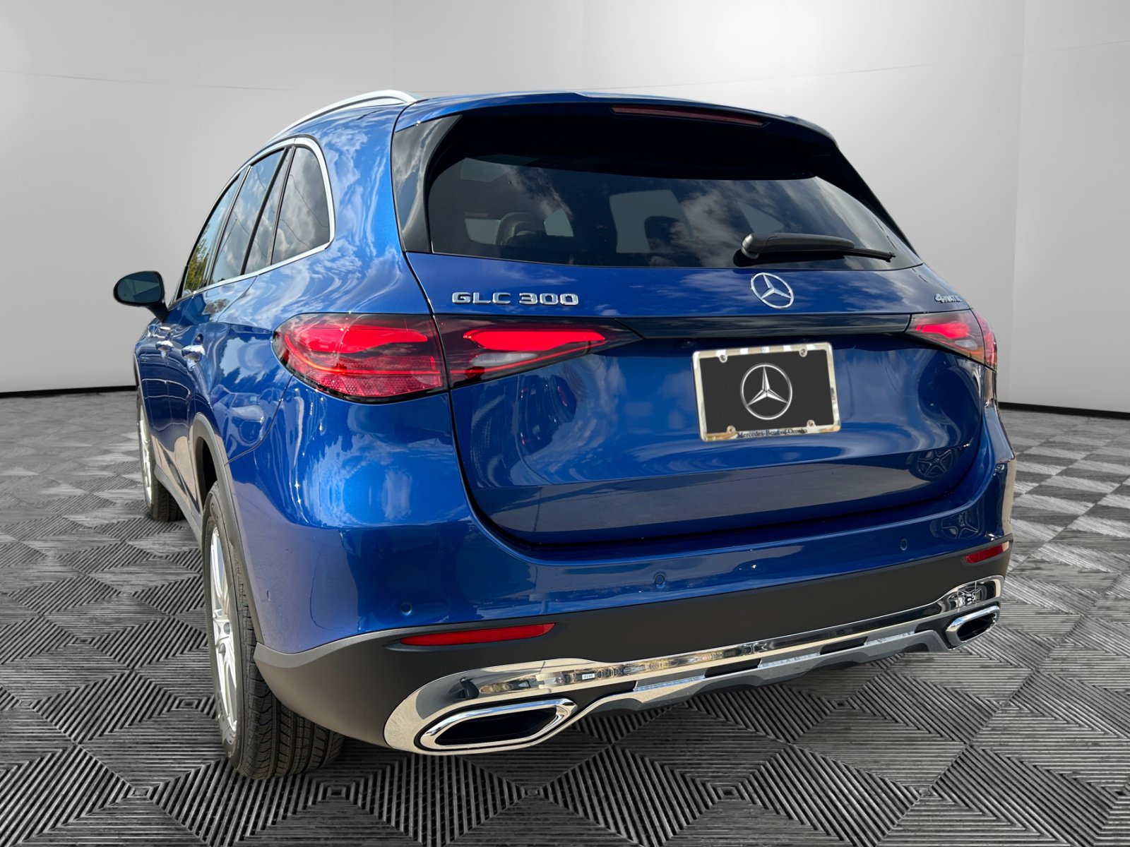 2026 Mercedes Benz GLC 300 4MATIC photo 3