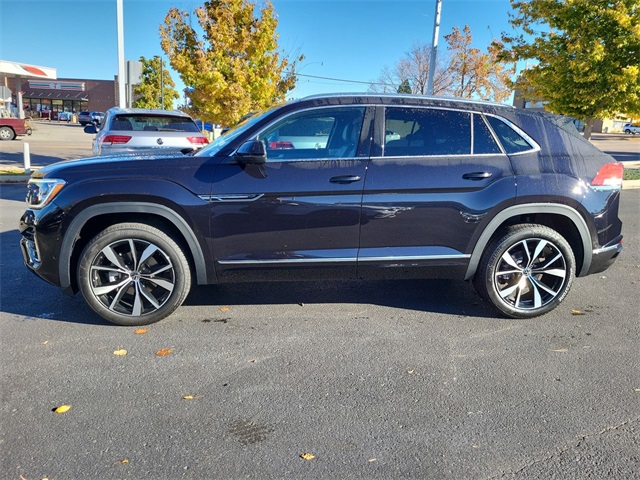 2025 Volkswagen Atlas Cross Sport SEL Premium R-Line photo 2