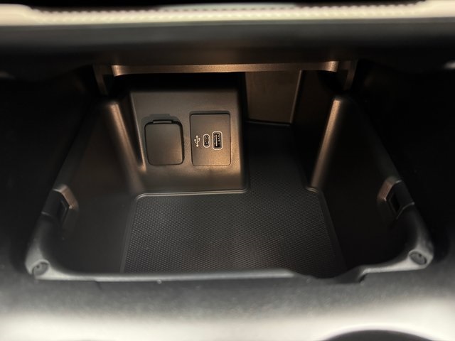 2025 Ford Explorer photo 18