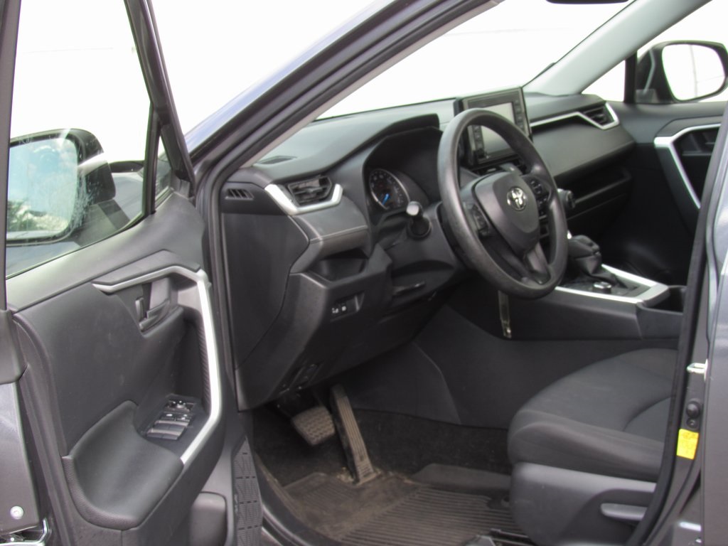 2022 Toyota RAV4 Hybrid LE photo 3