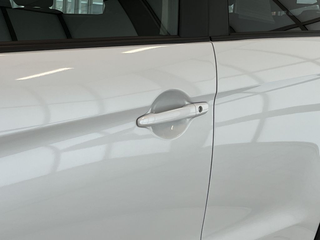 2024 Mitsubishi Outlander Sport LE photo 12
