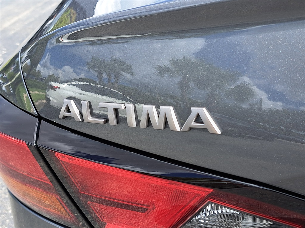 2025 Nissan Altima 2.5 SR photo 9