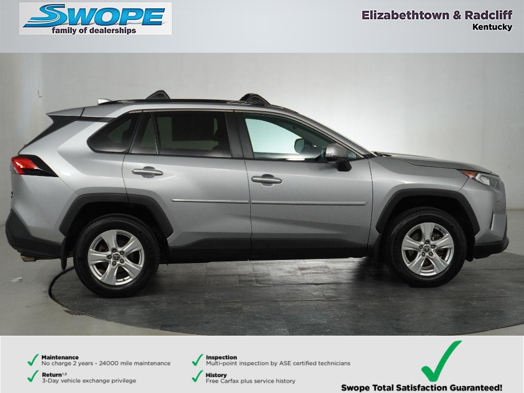 2021 Toyota RAV4 XLE photo 2
