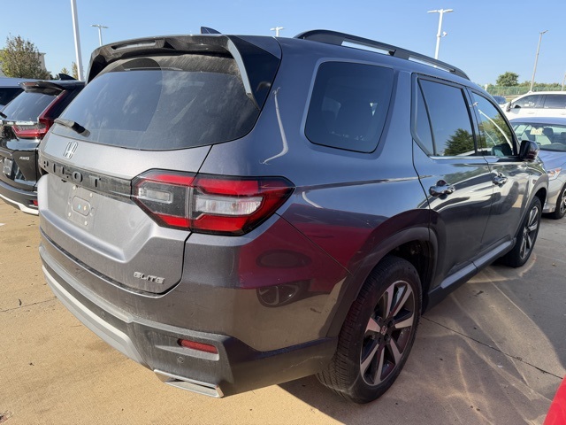 2023 Honda Pilot Elite photo 2