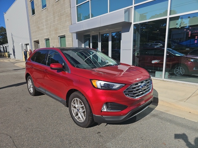 2022 Ford Edge SEL photo 2