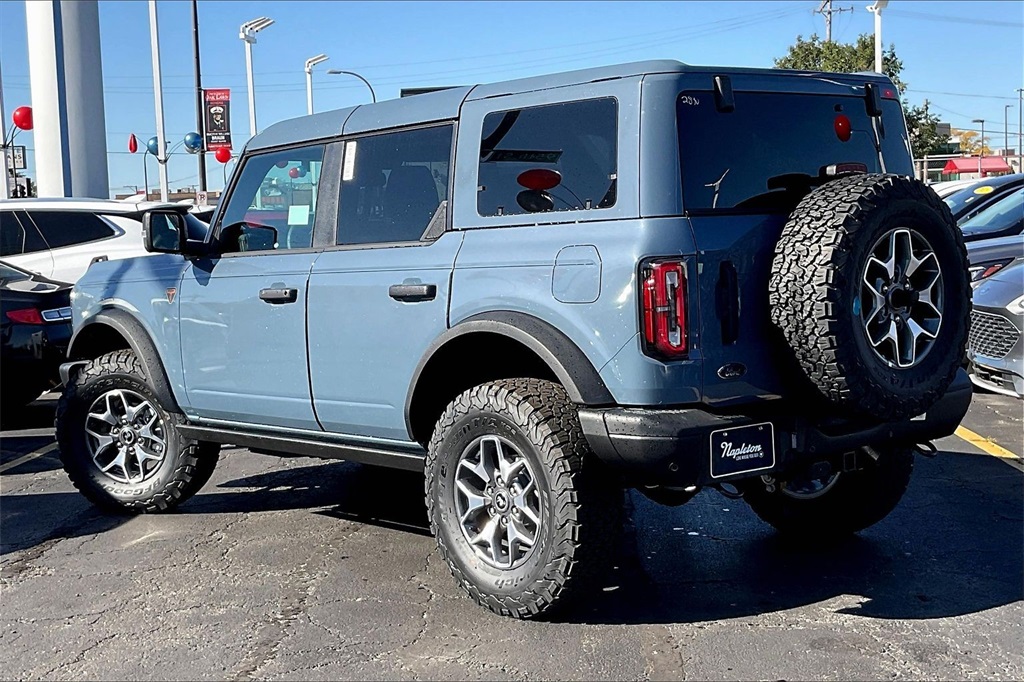2025 Ford Bronco Badlands photo 3