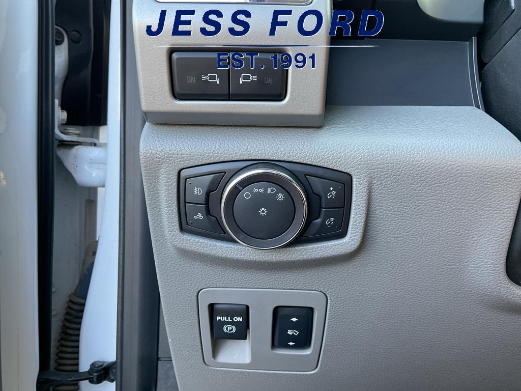 2016 Ford F-150 Lariat photo 18