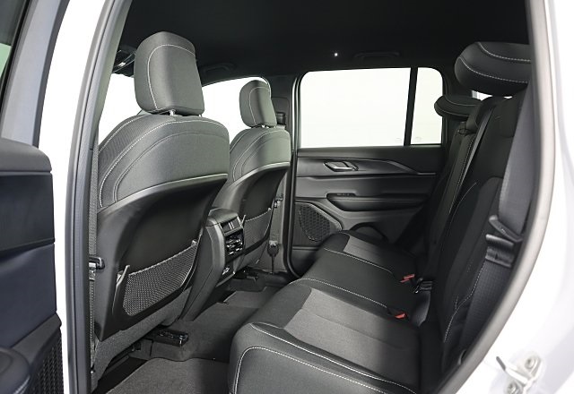 2025 Jeep Grand Cherokee Laredo photo 10