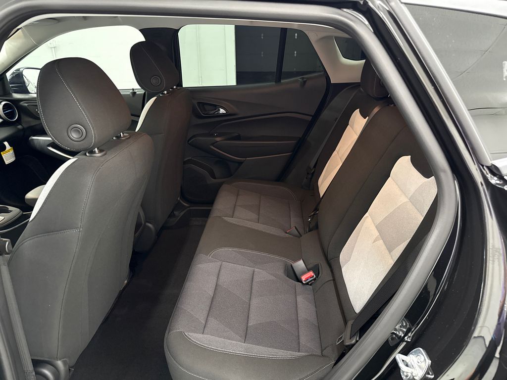 2025 Chevrolet Trax LS photo 28