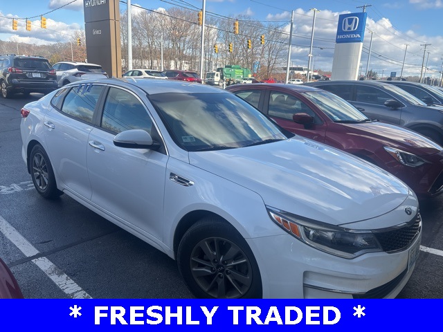 2016 Kia Optima LX's photo