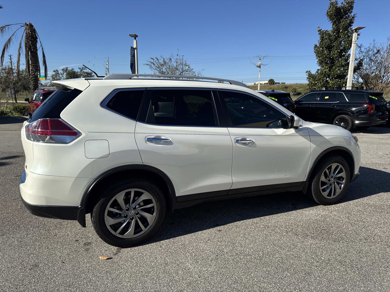 Used 2015 Nissan Rogue SL with VIN 5N1AT2MT6FC822963 for sale in Lake Mary, FL