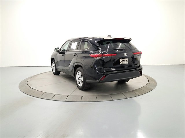 2023 Toyota Highlander L photo 4