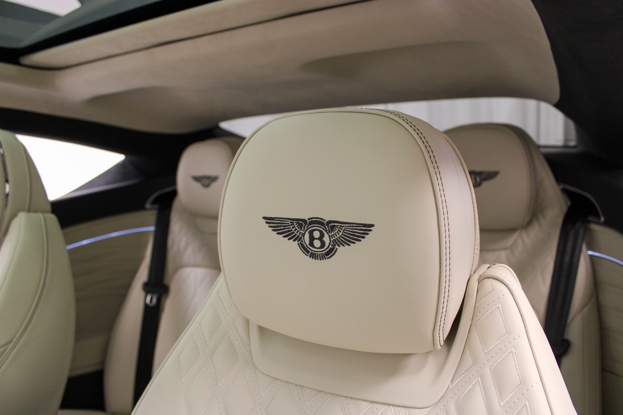 2024 Bentley Continental GT Azure V8 photo 17