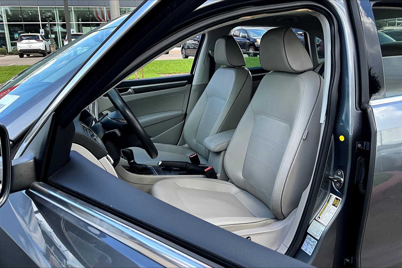 2018 Volkswagen Passat 2.0T SE photo 6