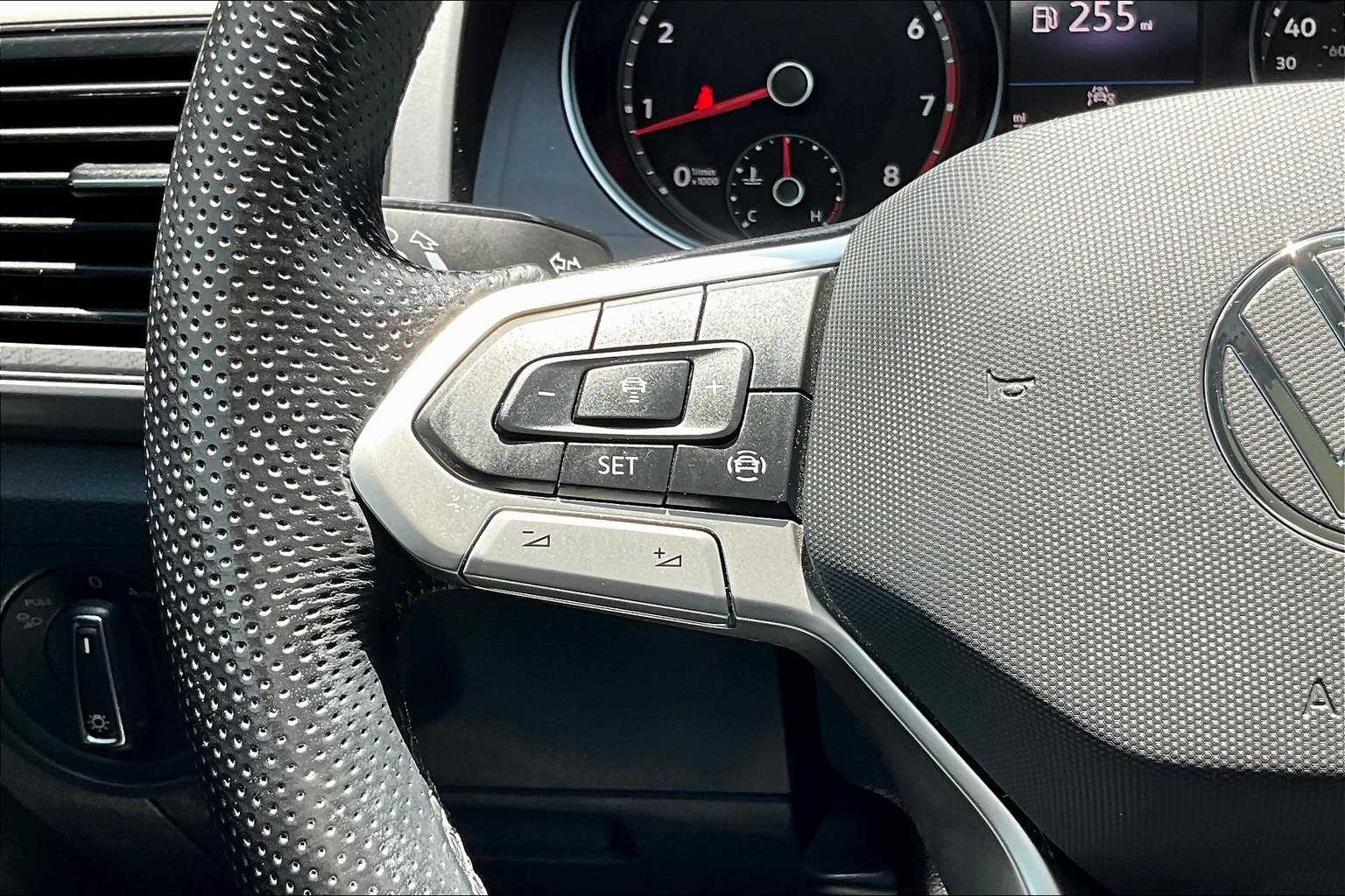 2021 Volkswagen Atlas SE Technology R-Line photo 22