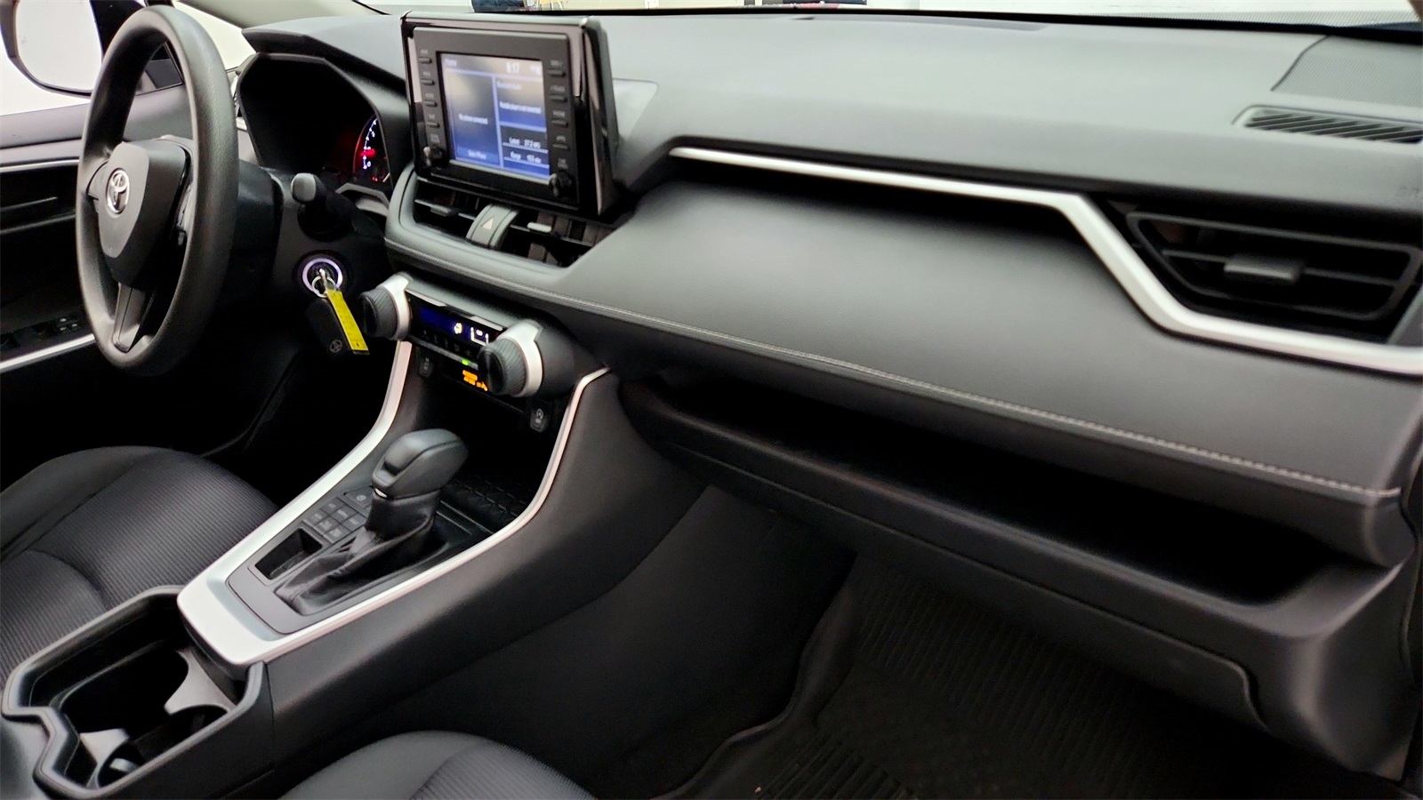 2019 Toyota RAV4 LE photo 35