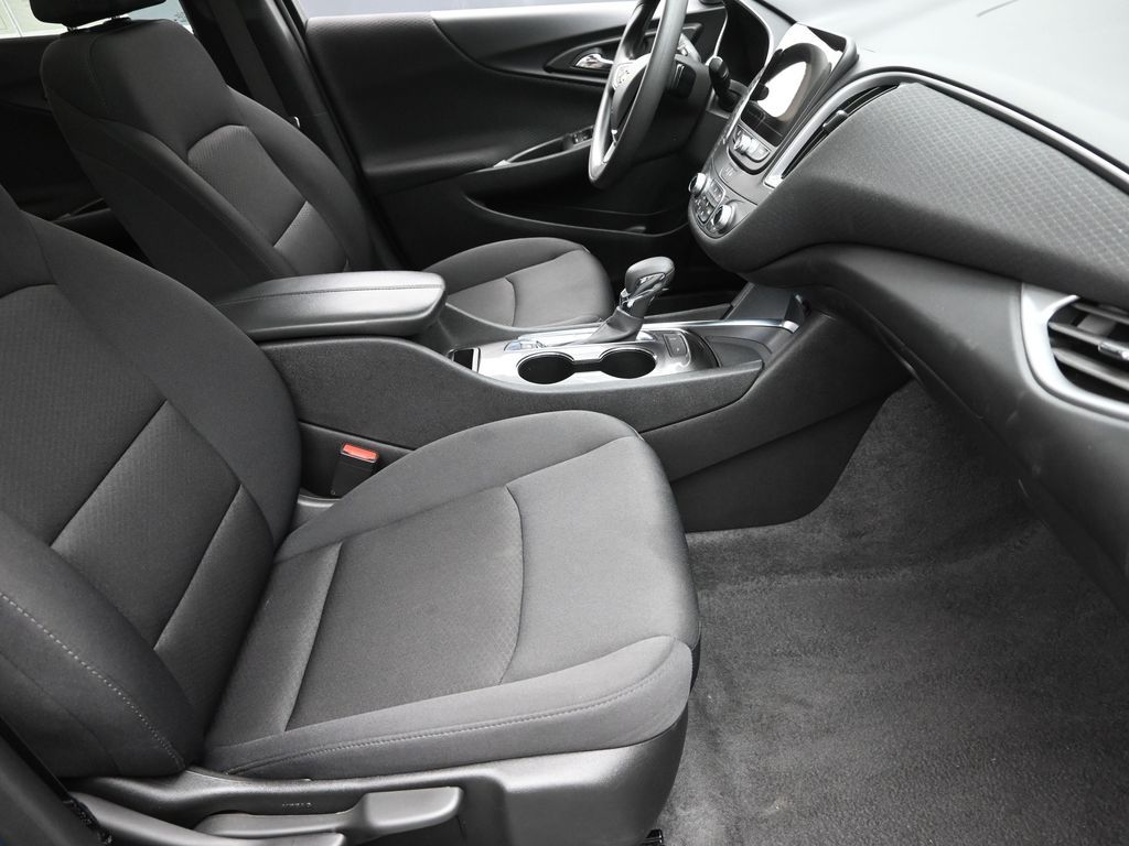 2024 Chevrolet Malibu 1LT photo 5