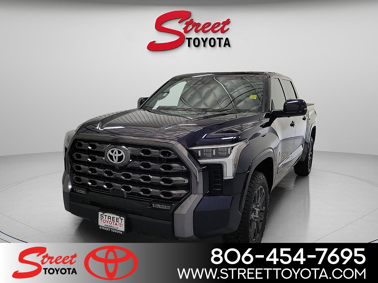 2023 Toyota Tundra Platinum's photo