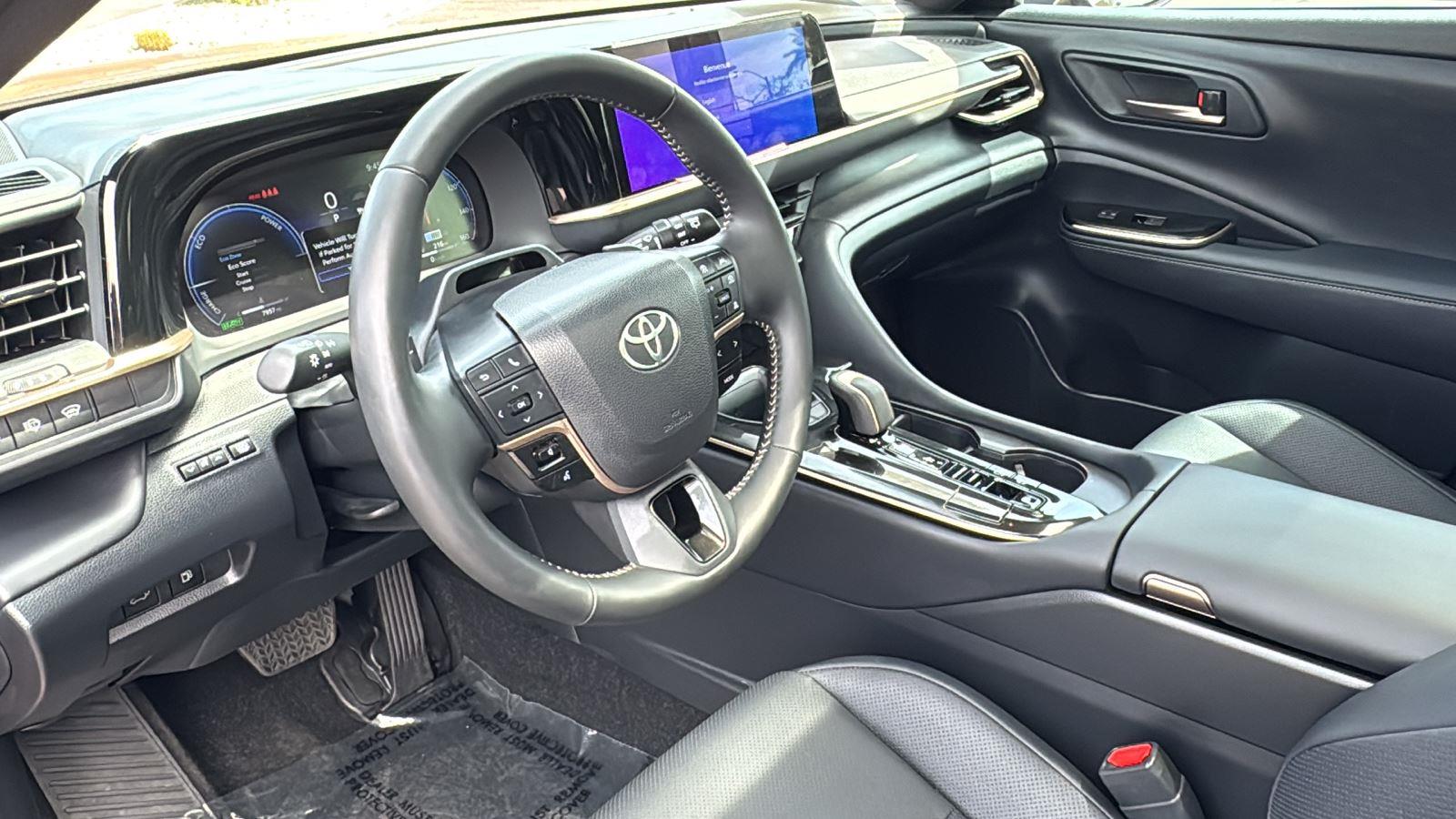 2025 Toyota Crown Signia Limited photo 21