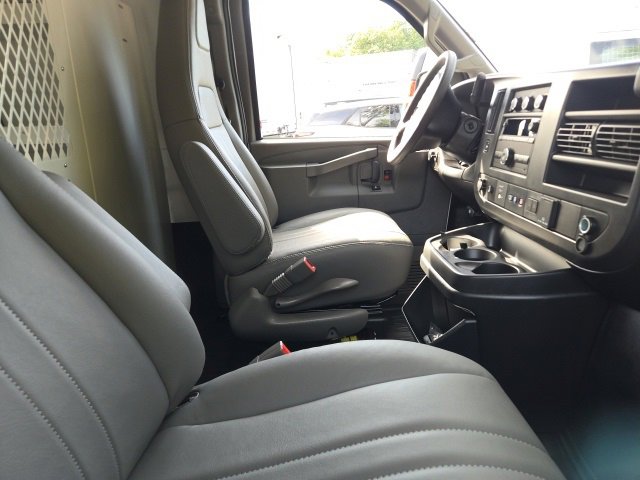 2025 Chevrolet Express Cargo 3500 photo 4