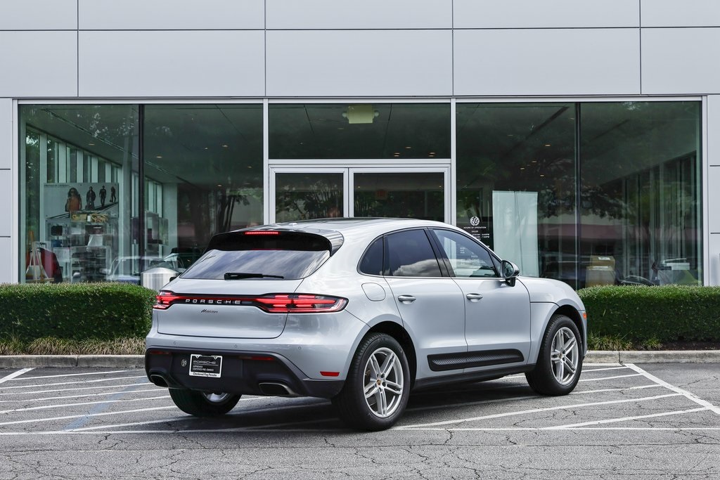 2024 Porsche Macan T photo 7