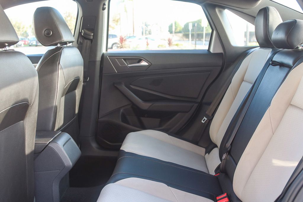 2019 Volkswagen Jetta R-Line photo 18