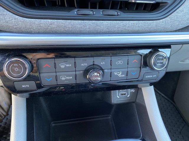 2022 Jeep Compass Latitude photo 13