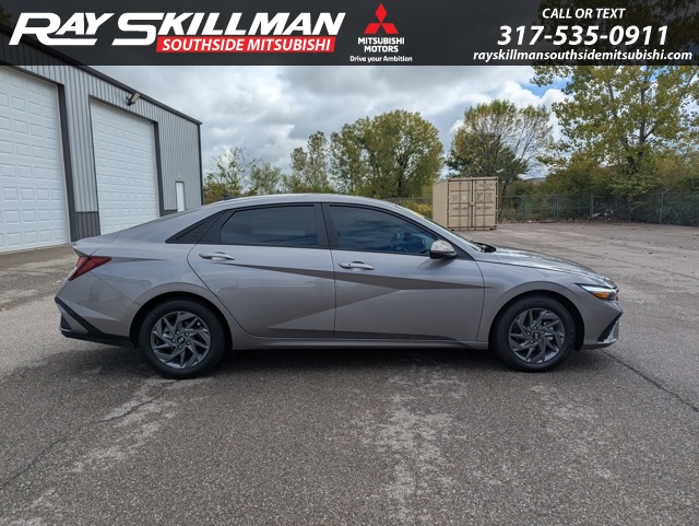 2024 Hyundai Elantra SEL photo 4