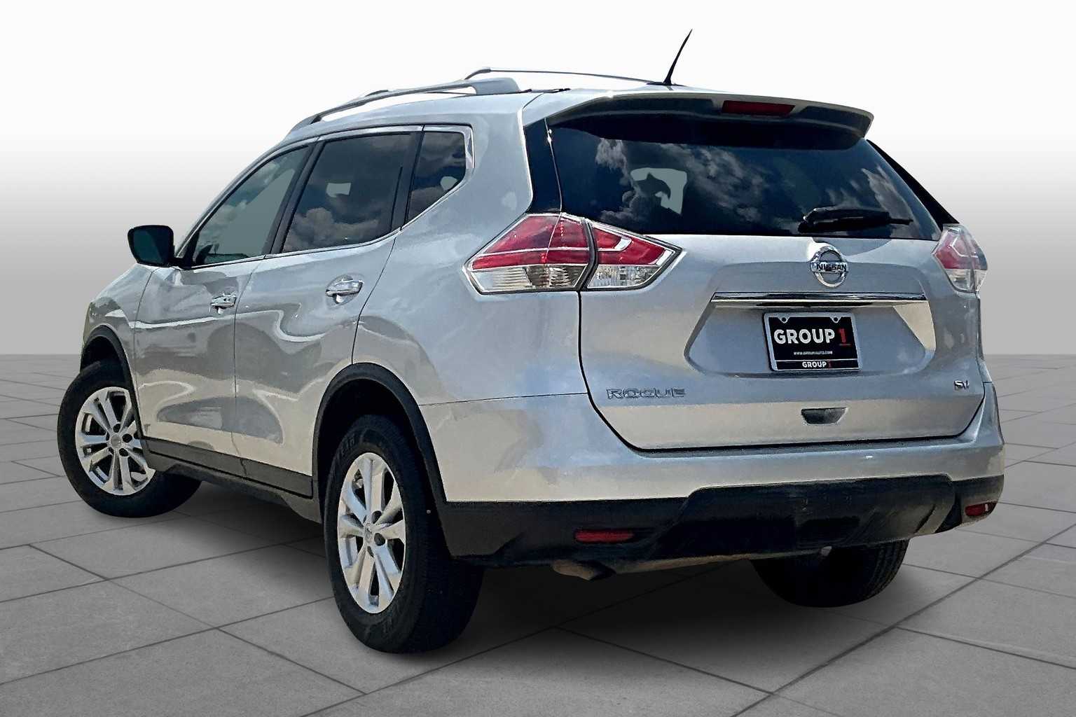 2016 Nissan Rogue SV photo 11
