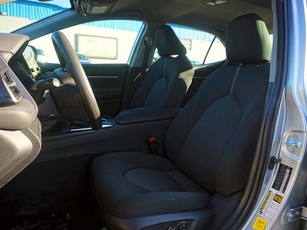 2022 Toyota Camry LE photo 7