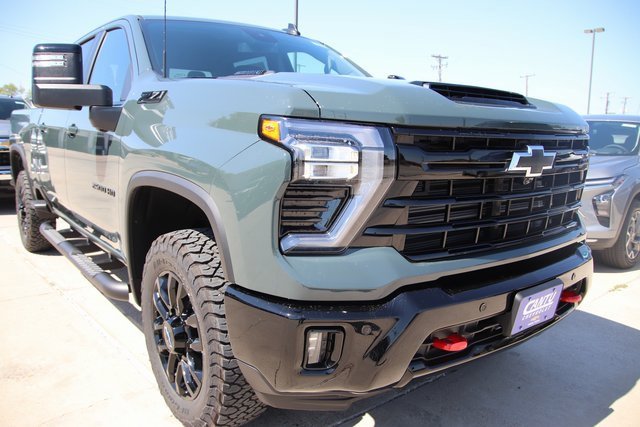 2025 Chevrolet Silverado 2500HD LT photo 4