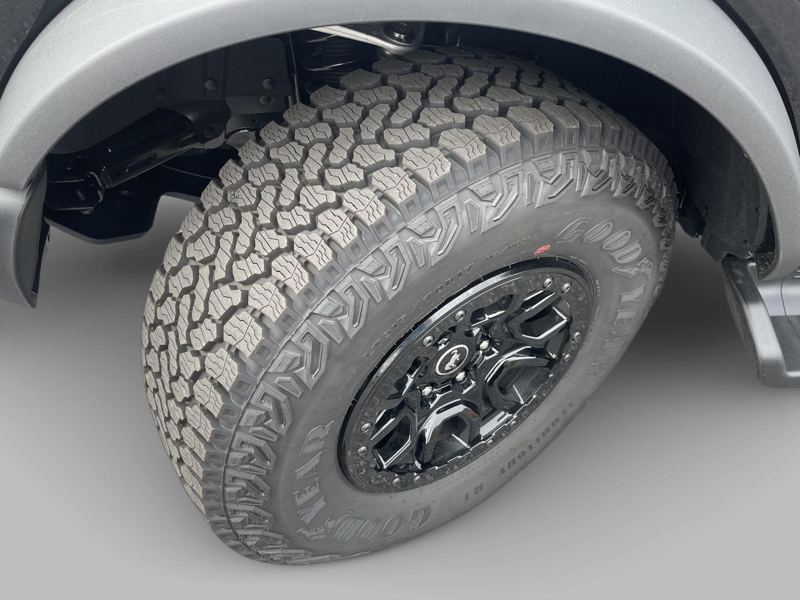 2025 Ford Bronco Outer Banks photo 4