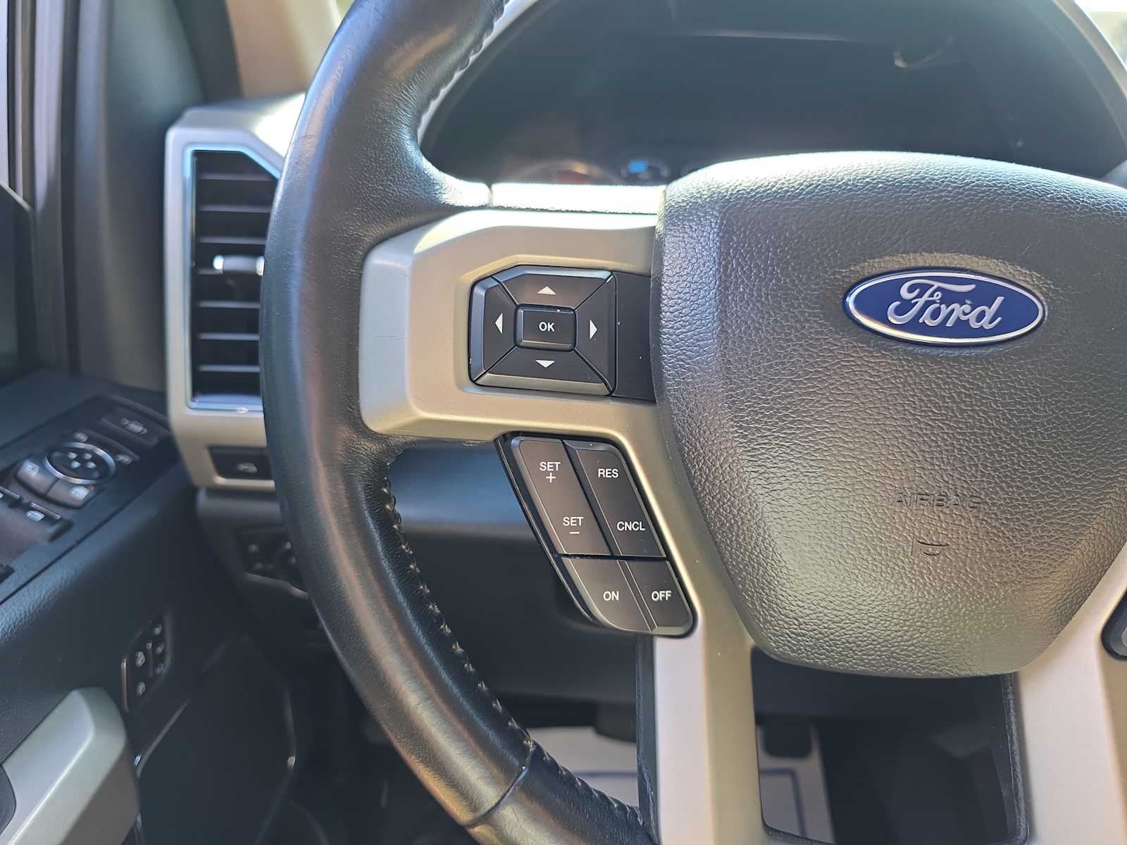 2022 Ford F-250 Lariat photo 21