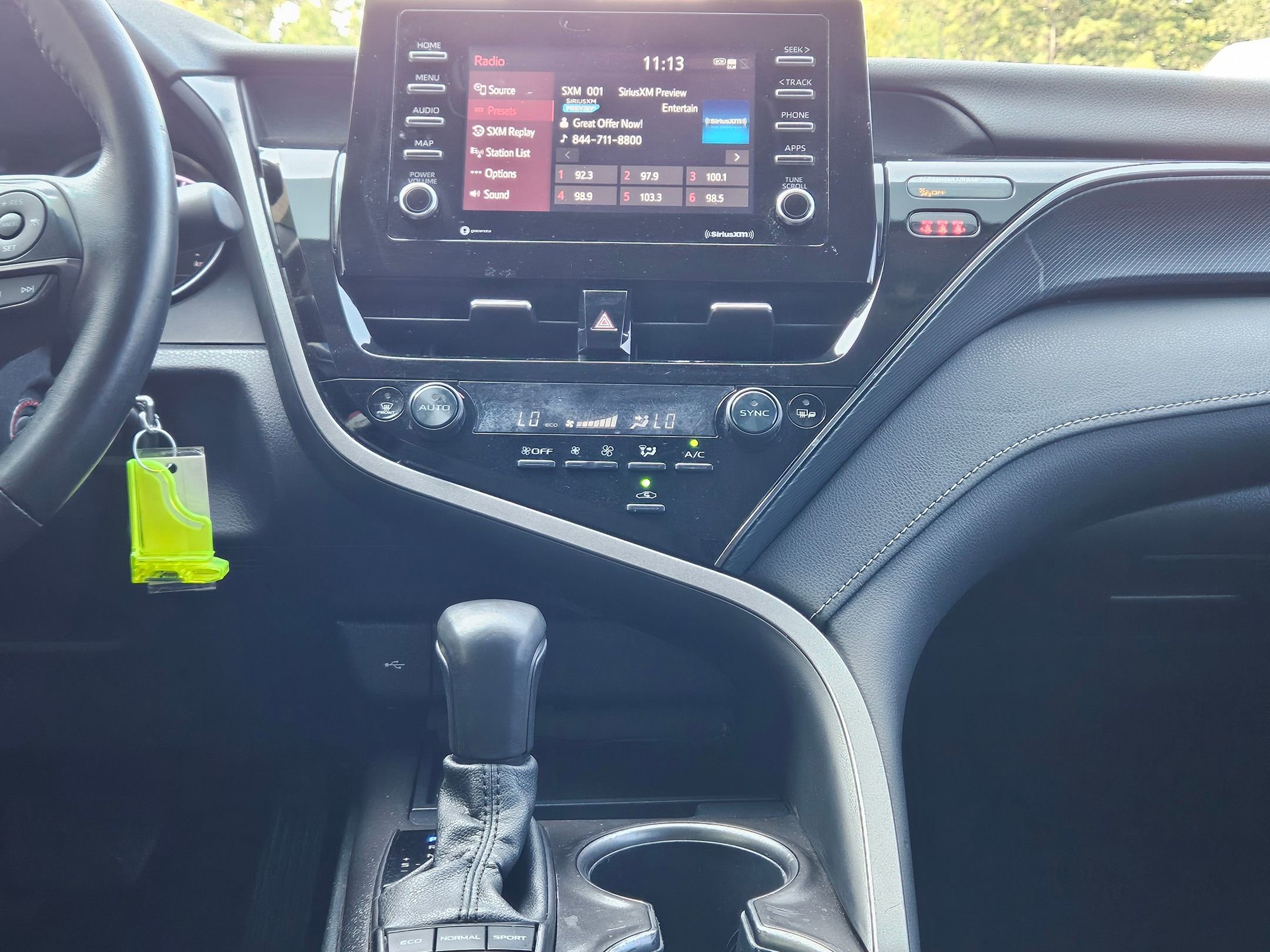 2023 Toyota Camry SE photo 7