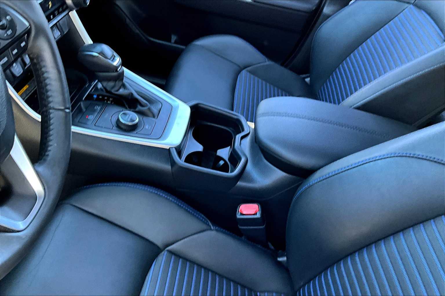 2021 Toyota RAV4 Hybrid XSE photo 13