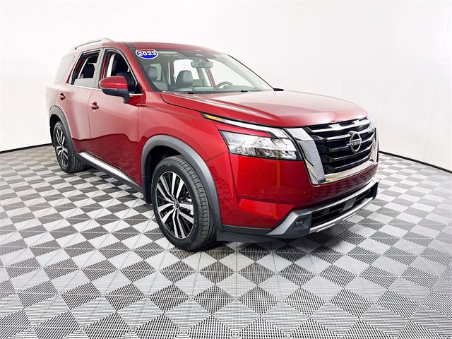 2023 Nissan Pathfinder Platinum's photo