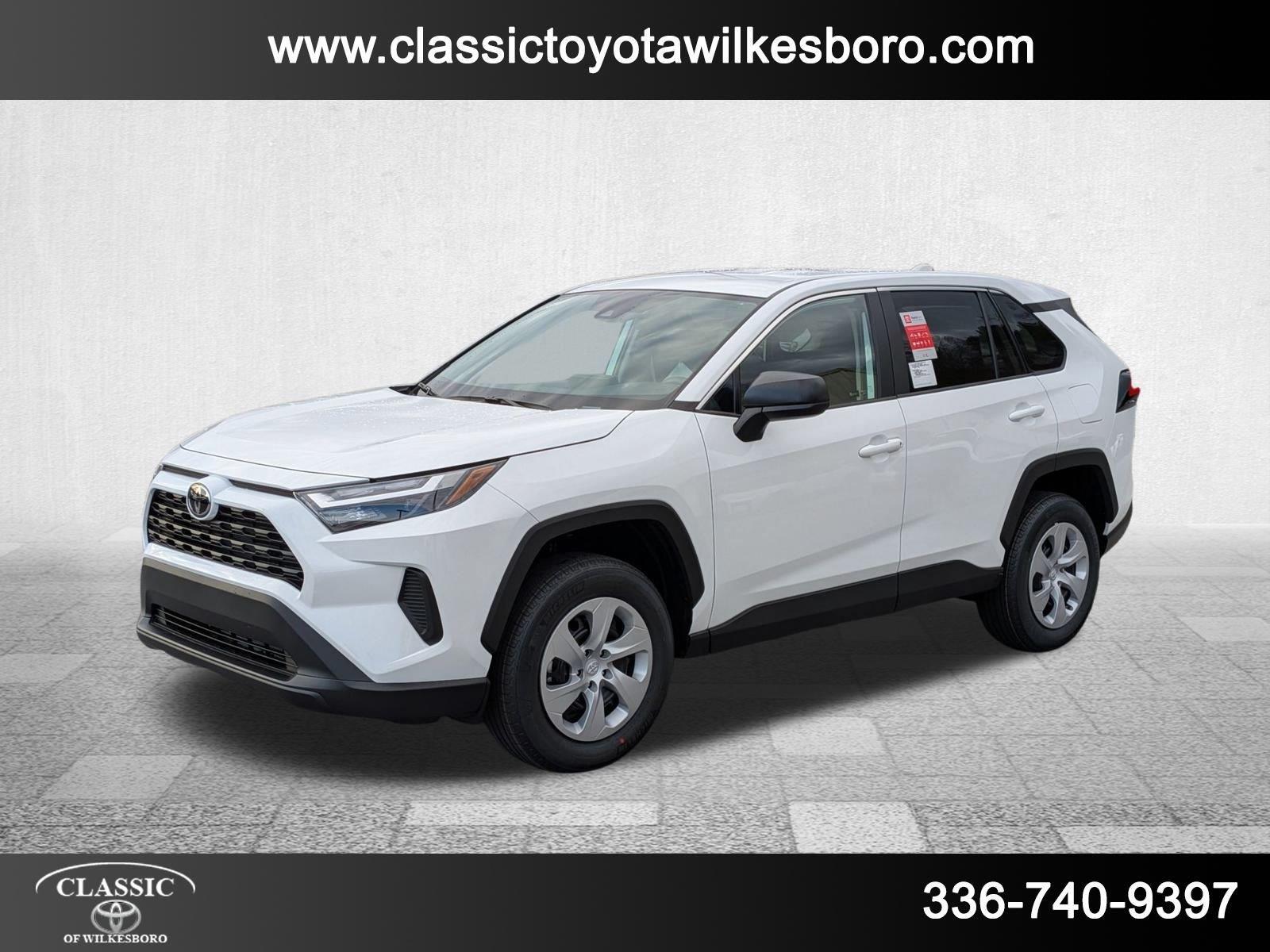 2025 Toyota RAV4 LE's photo