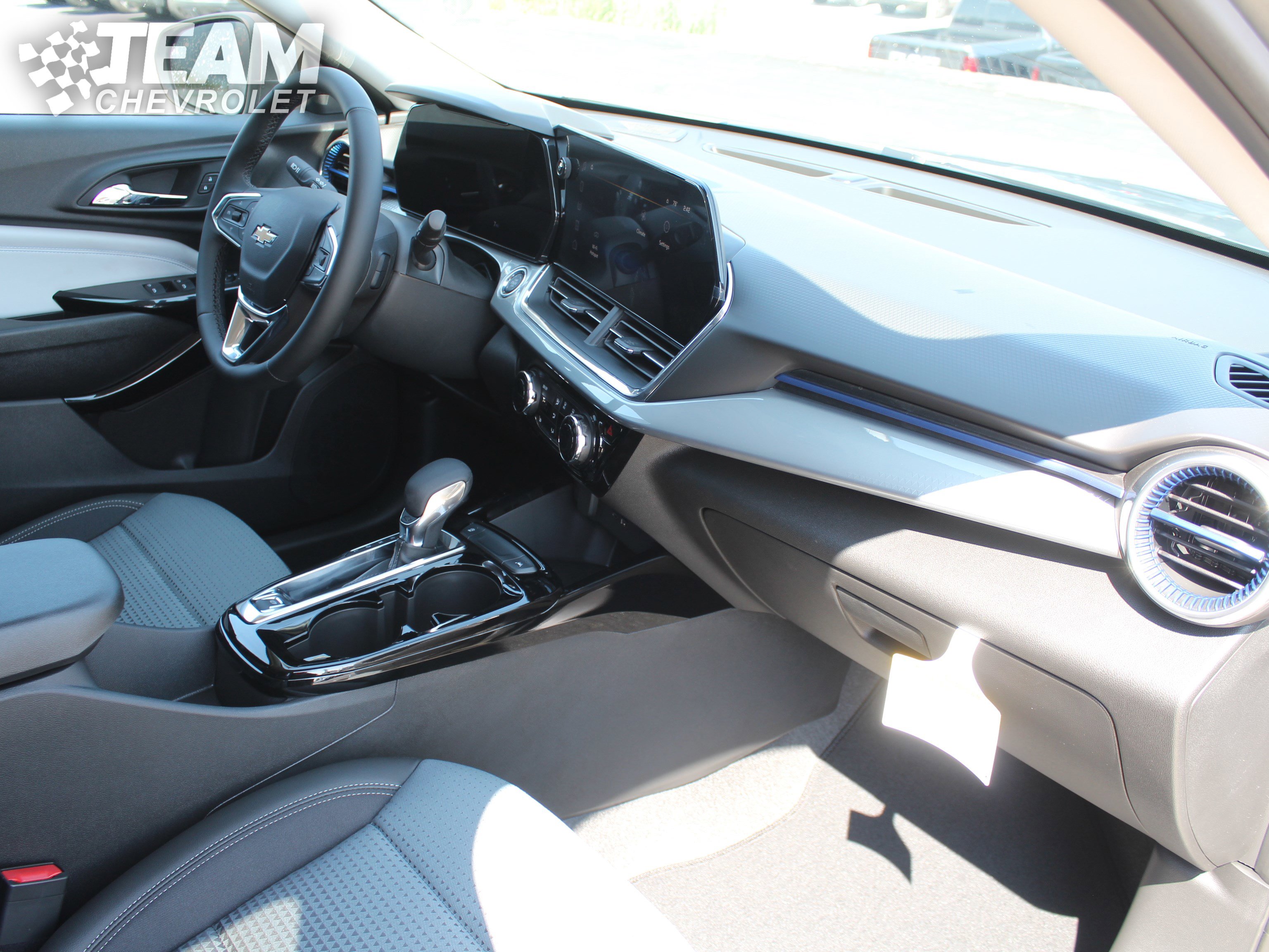 2025 Chevrolet Trax LT photo 15