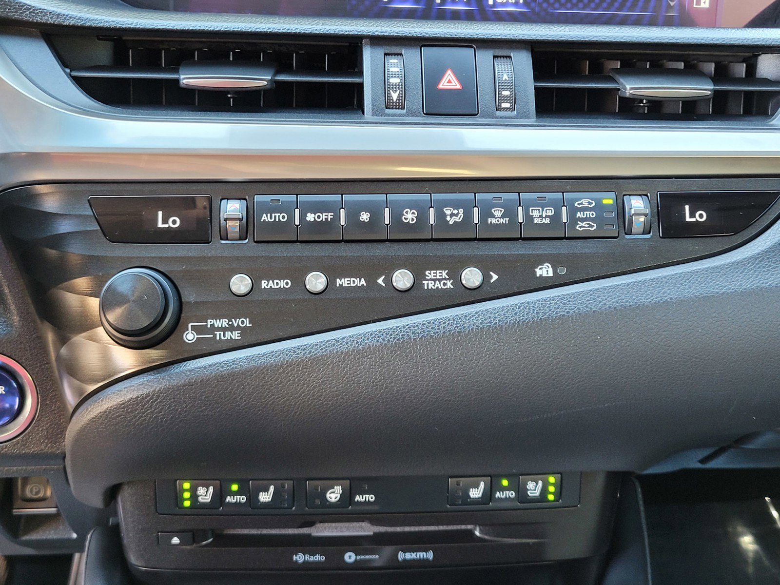 2020 Lexus ES 300h photo 19