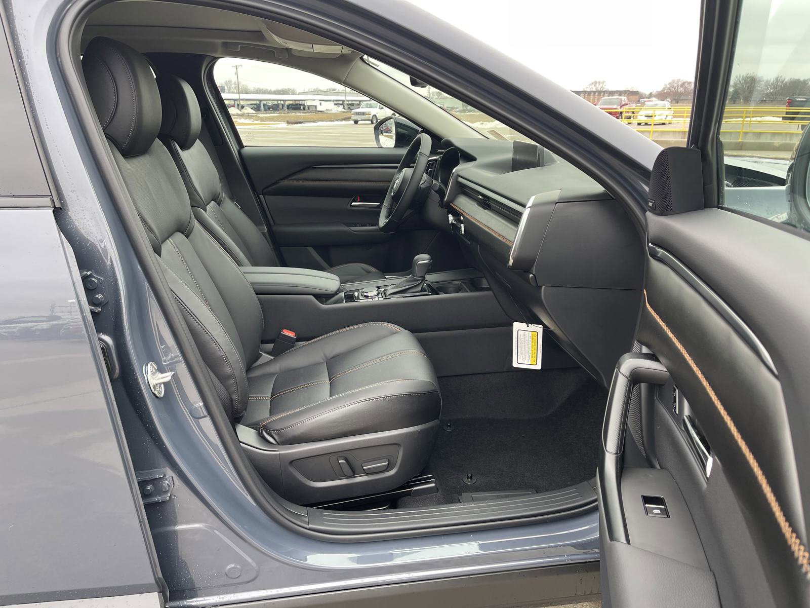 2025 Mazda CX-50 Premium Plus photo 8