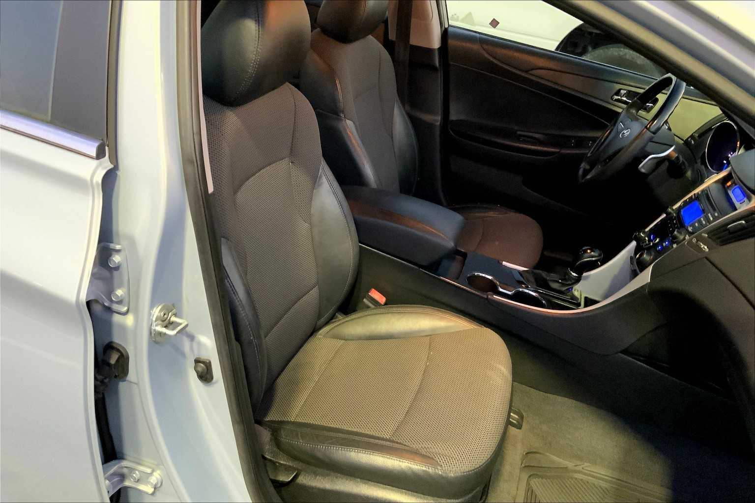 2012 Hyundai Sonata SE photo 8
